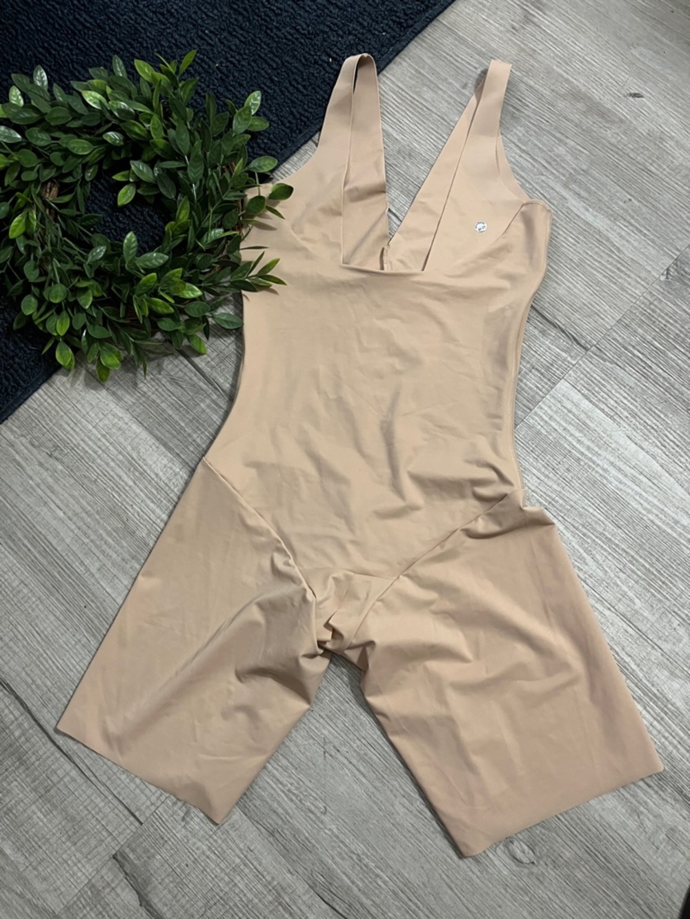LEONISA UNDETECTABLE STEP-IN MID-THIGH BODY SHAPER - Picture 2 of 9